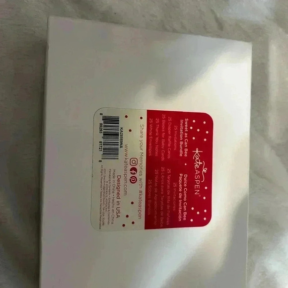 Kate Aspen baby invitation bundle “ Sweet as can Bee”.
Baby shower - Picture 8 of 11